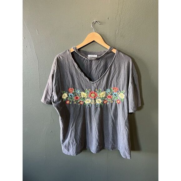 Zara Trafaluc Womens Gray Short Sleeve Floral Graphic Blouse Size Medium - Picture 1 of 3